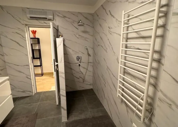 Lazaric Adria 풀라